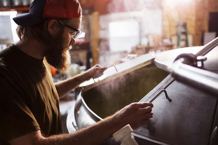 啤酒廠自動化的時代背景下，釀造工人該何去何從？