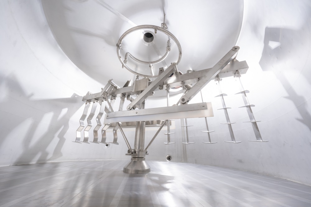 天泰啤酒過濾罐內(nèi)部實(shí)拍圖